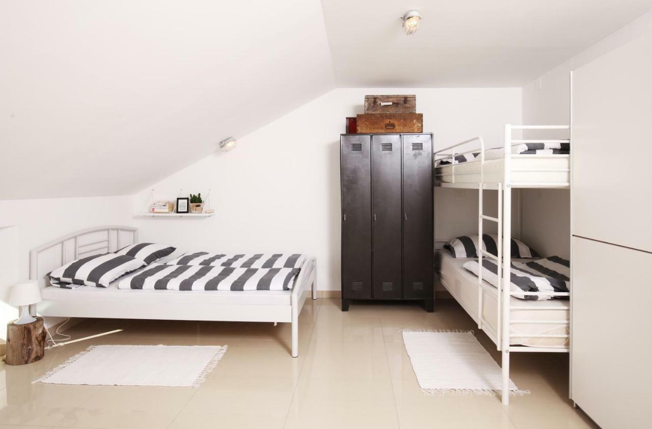 Eagle'S Nest Hostel Постойна Экстерьер фото